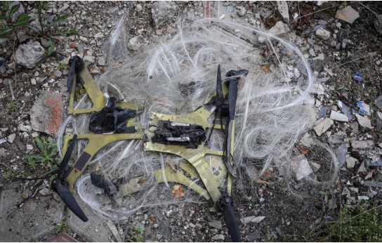На Херсонщині окупанти розпочали «вільне полювання» на автотранспорт за допомогою дронів на оптоволокні — ОВА На Херсонщині окупанти розпочали «вільне полювання» на автотранспорт за допомогою дронів на оптоволокні — ОВА
